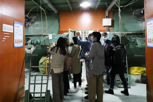 六大媒體齊聚蘭帛杭州工廠 揭秘一條五星級(jí)酒店羽絨被的前世今生